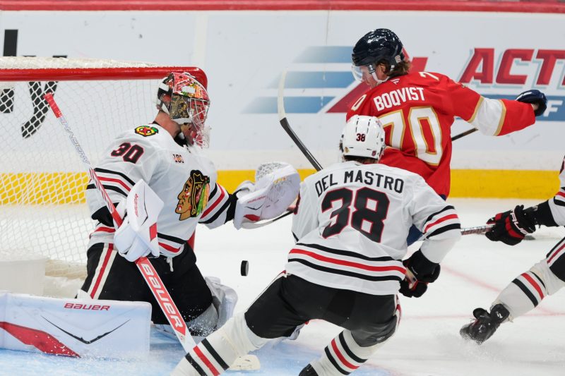 Panthers raise Stanley Cup banner, then down Blackhawks: Highlights