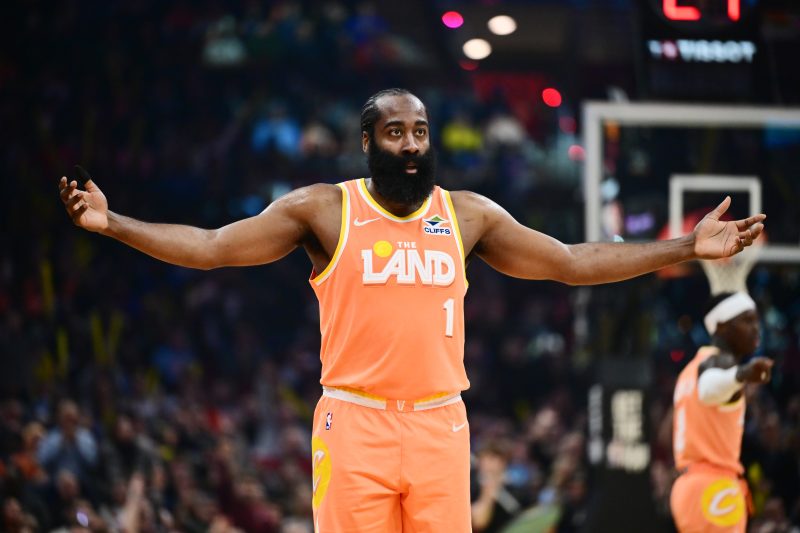 Harden suffers broken right thumb vs. Knicks, timetable uncertain