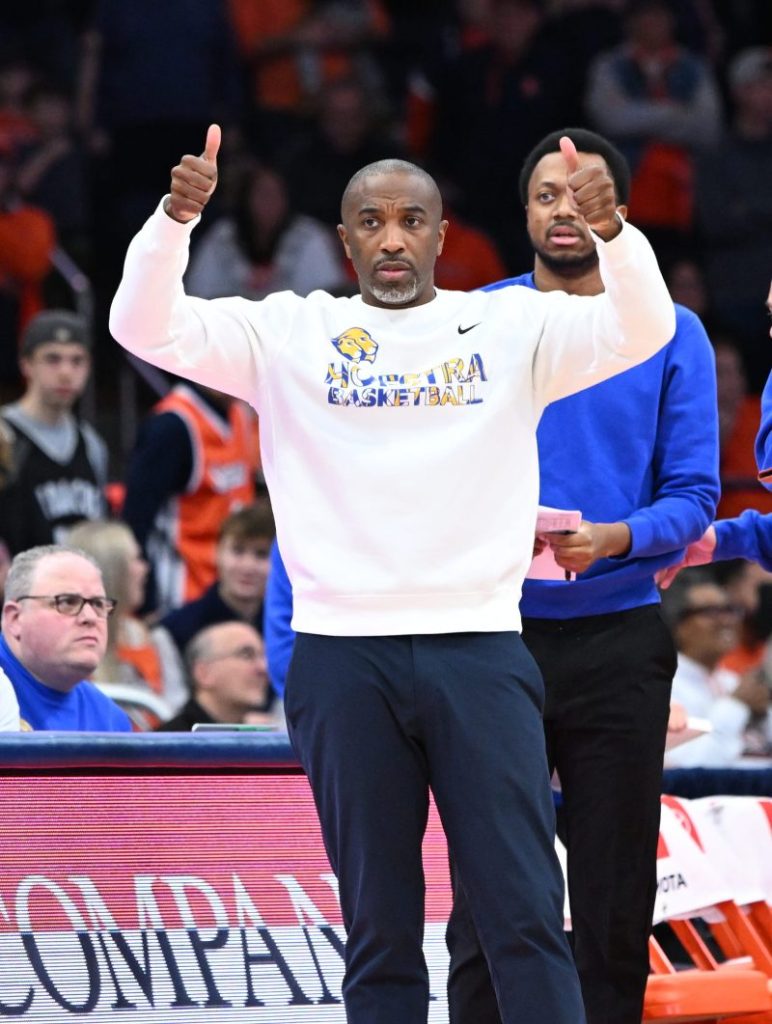 Speedy Claxton leads alma mater, Hofstra, back to March Madness