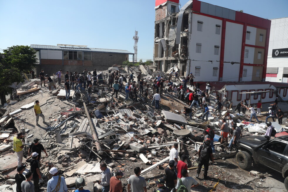 47 dead and buildings collapsed after 7.4-magnitude earthquake shakes western Colombia